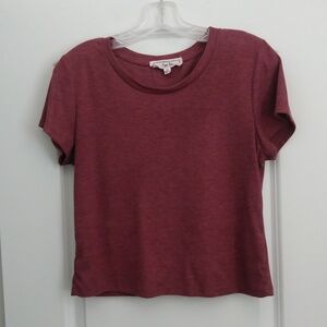 Hippie Rose cropped T-shirt in dusky red. Size Juniors XL